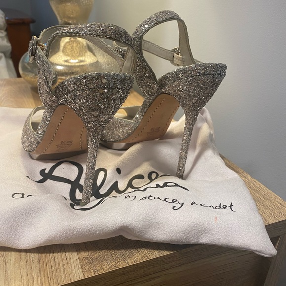 Alice and Olivia high heels, size 35.5, worn once brand new. - Picture 2 of 3